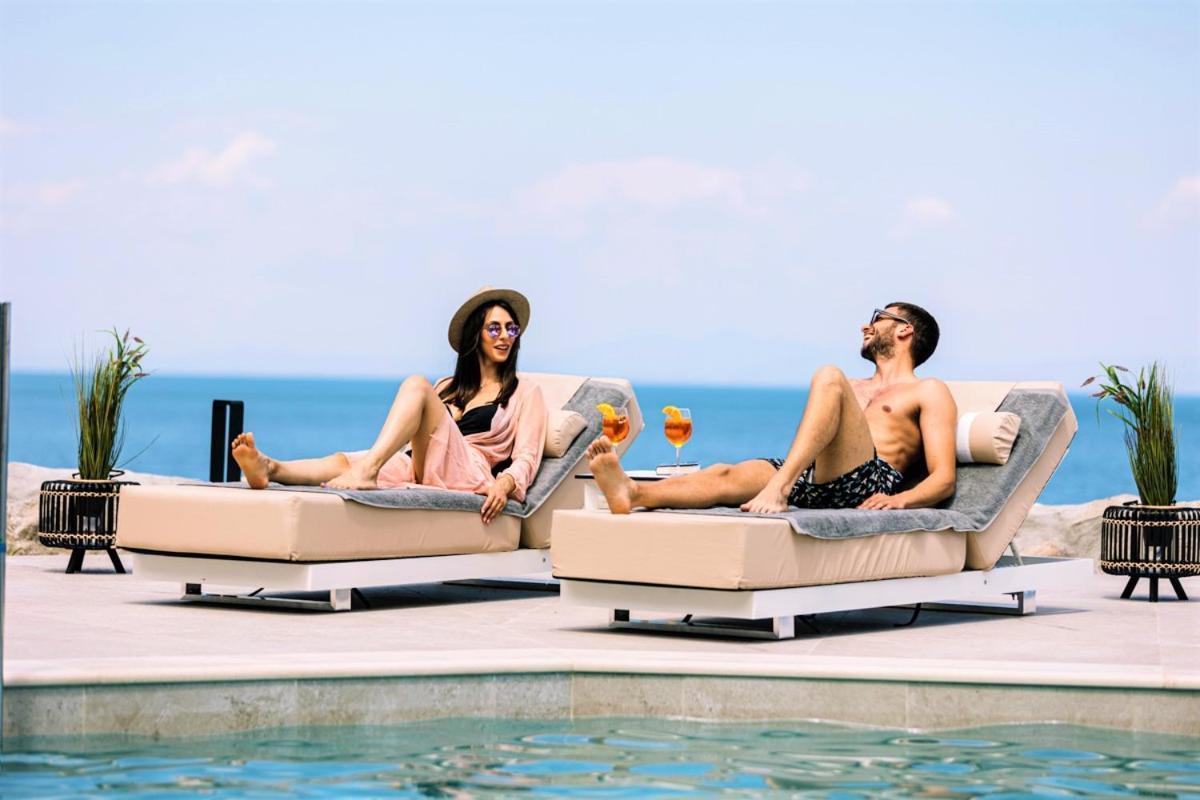 Akrotiri Olympus Luxury Suites - Adults Only 플라카 리토코로우 외부 사진